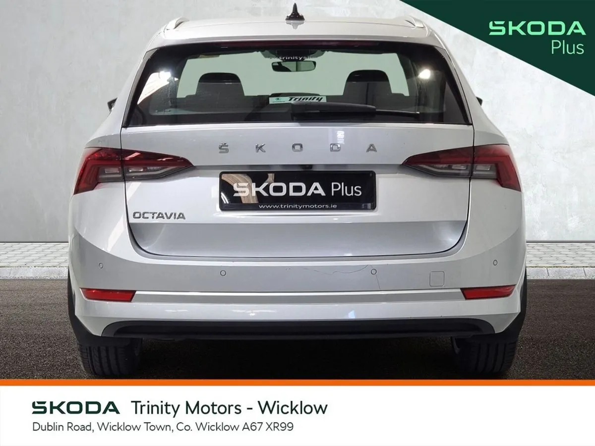Skoda Octavia Estate, Petrol, 2024, Silver