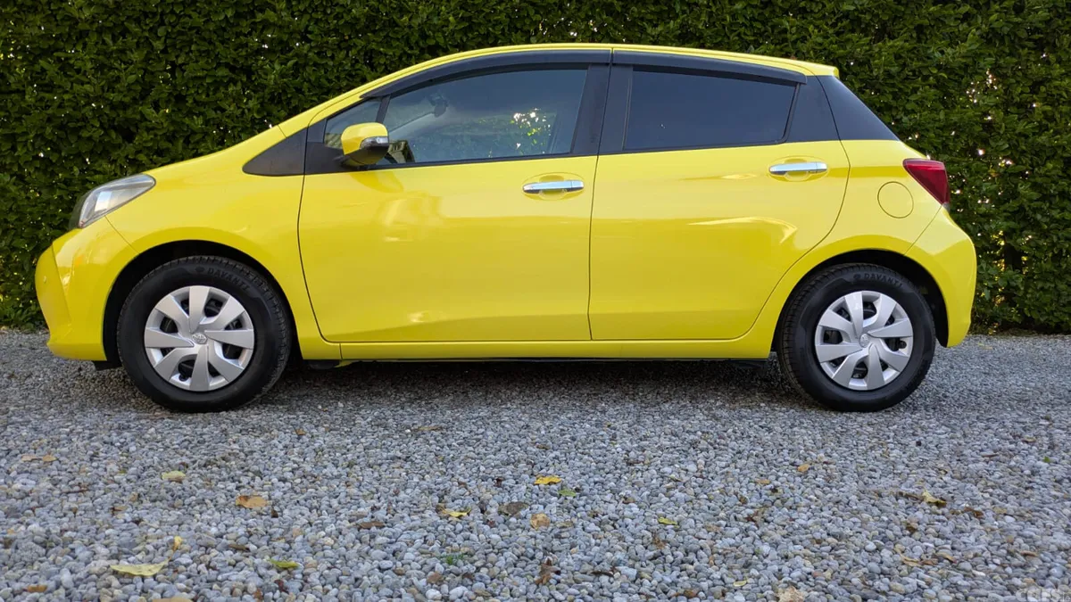 Toyota Yaris Hatchback, Petrol, 2015, Yellow