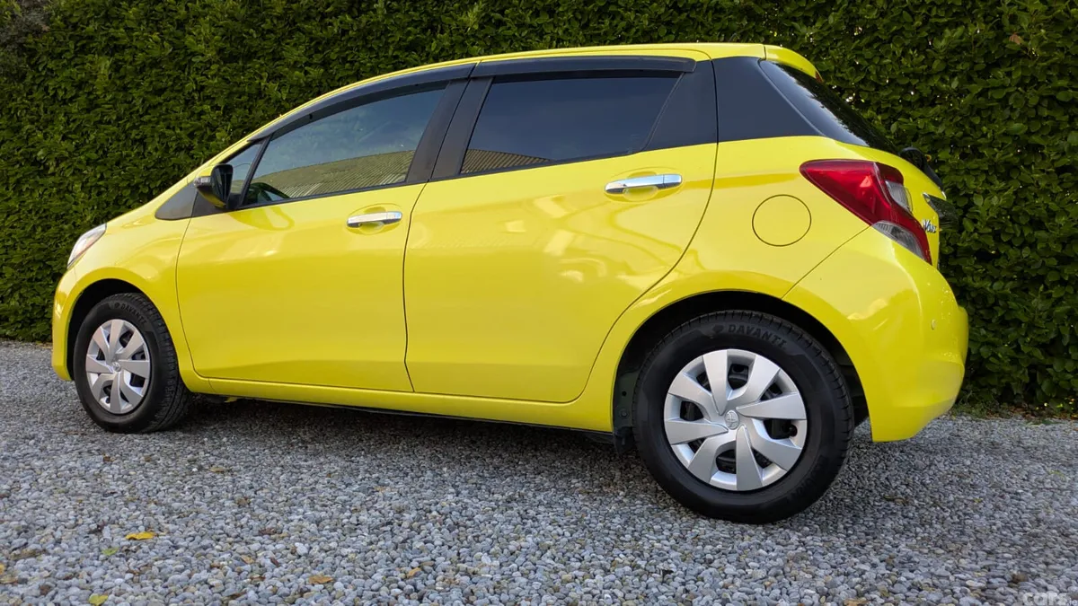 Toyota Yaris Hatchback, Petrol, 2015, Yellow