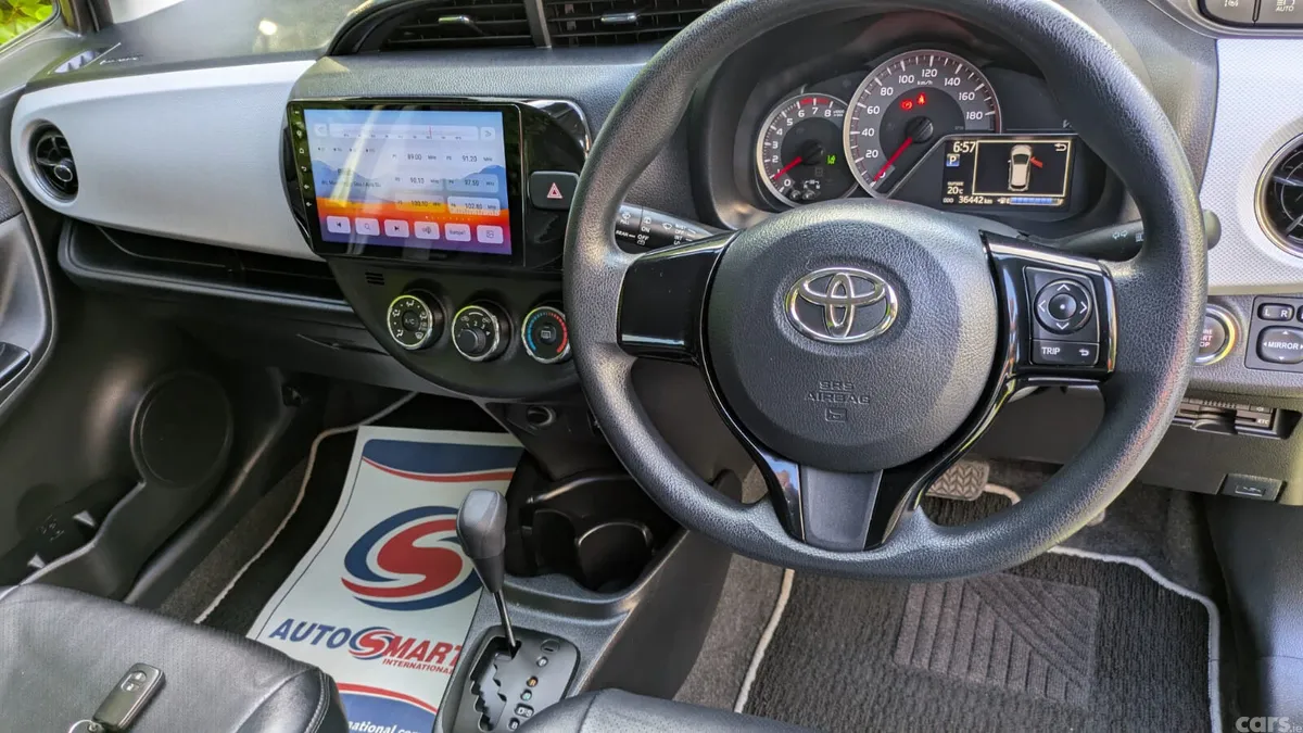 Toyota Yaris Hatchback, Petrol, 2015, Yellow