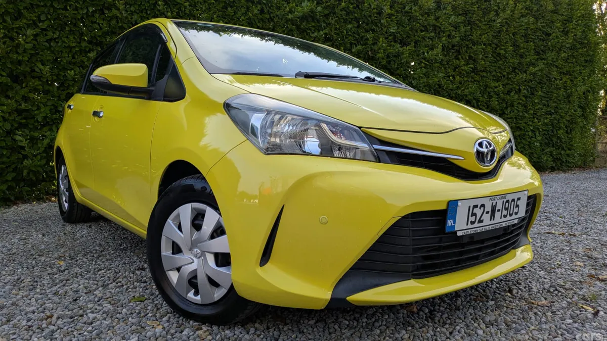 Toyota Yaris Hatchback, Petrol, 2015, Yellow
