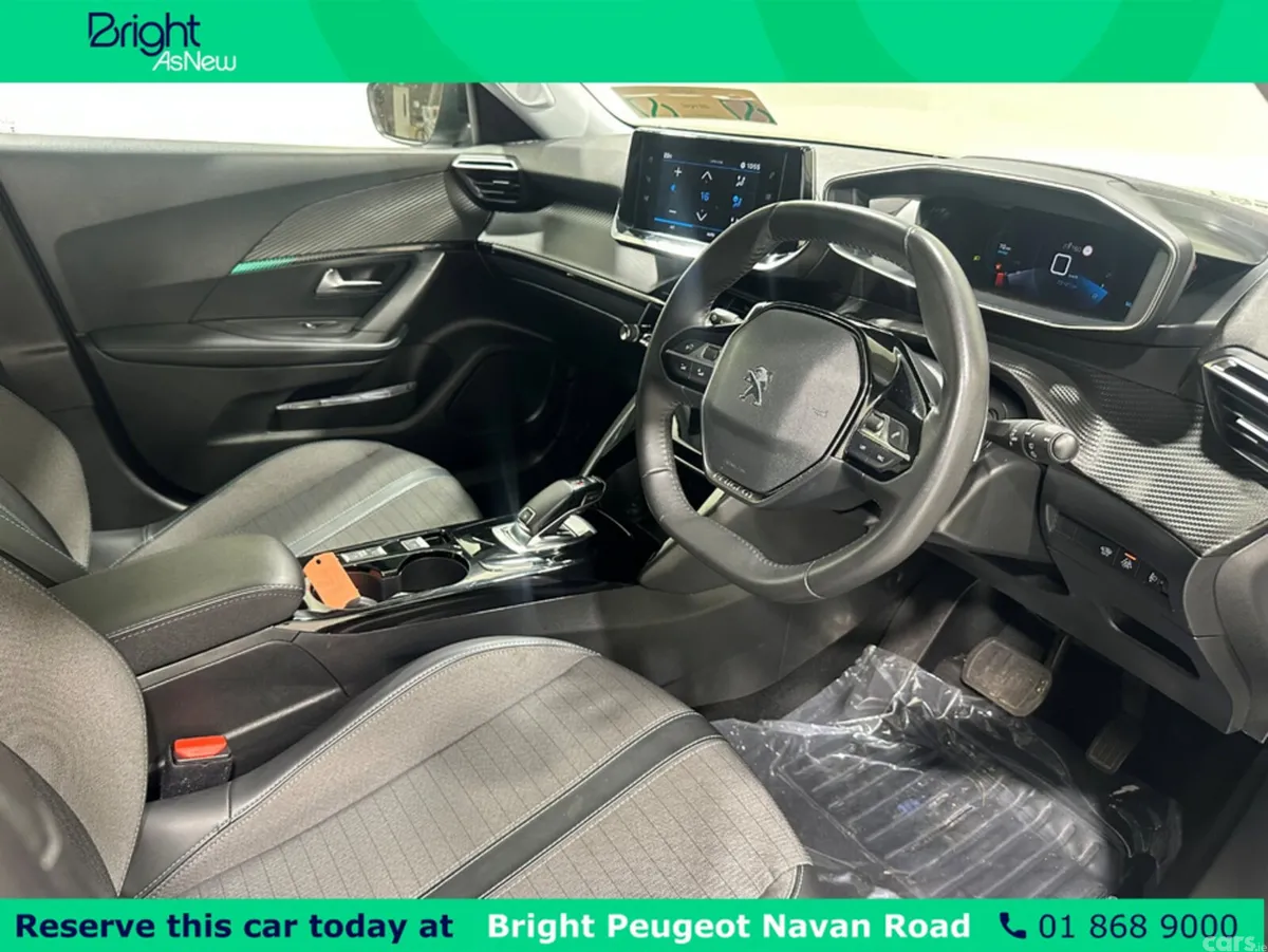 Peugeot 2008 MPV, Petrol, 2022, Grey