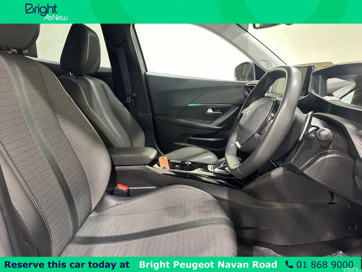 Peugeot 2008 MPV, Petrol, 2022, Grey