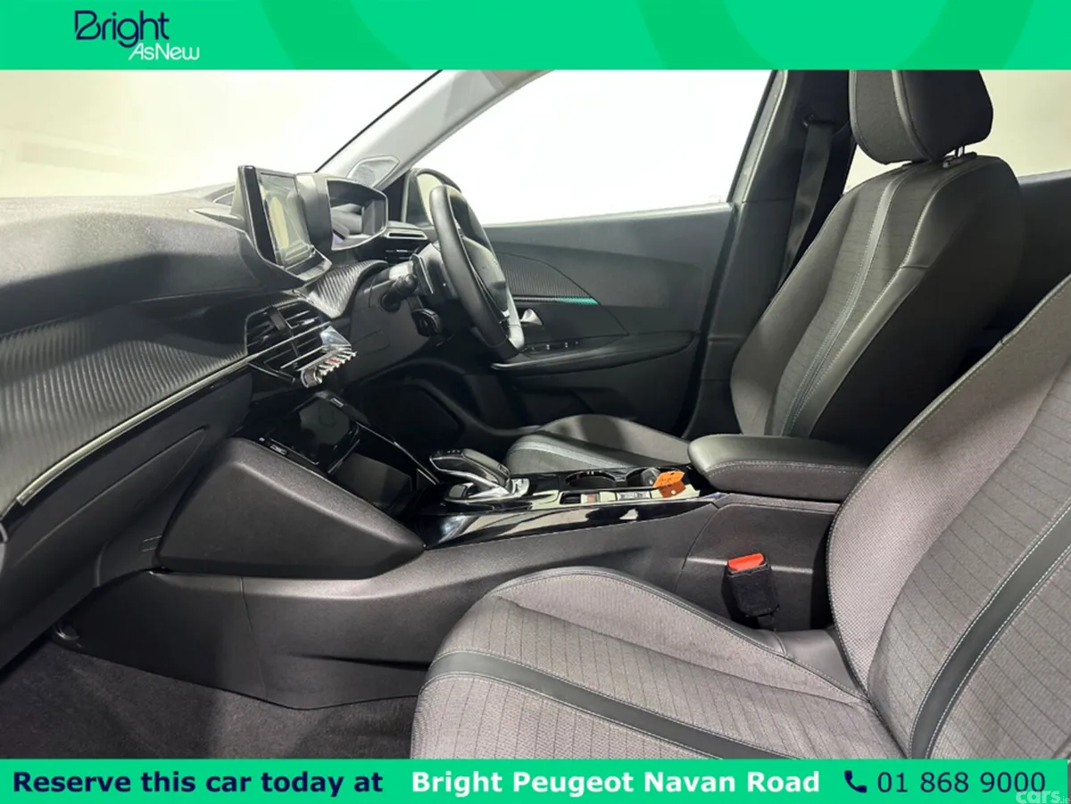 Peugeot 2008 MPV, Petrol, 2022, Grey