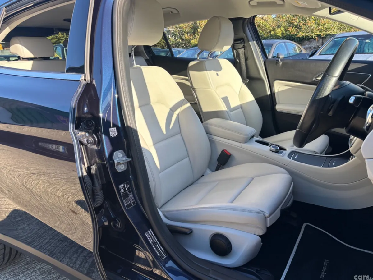 Mercedes-Benz GLA Estate, Diesel, 2018, Blue
