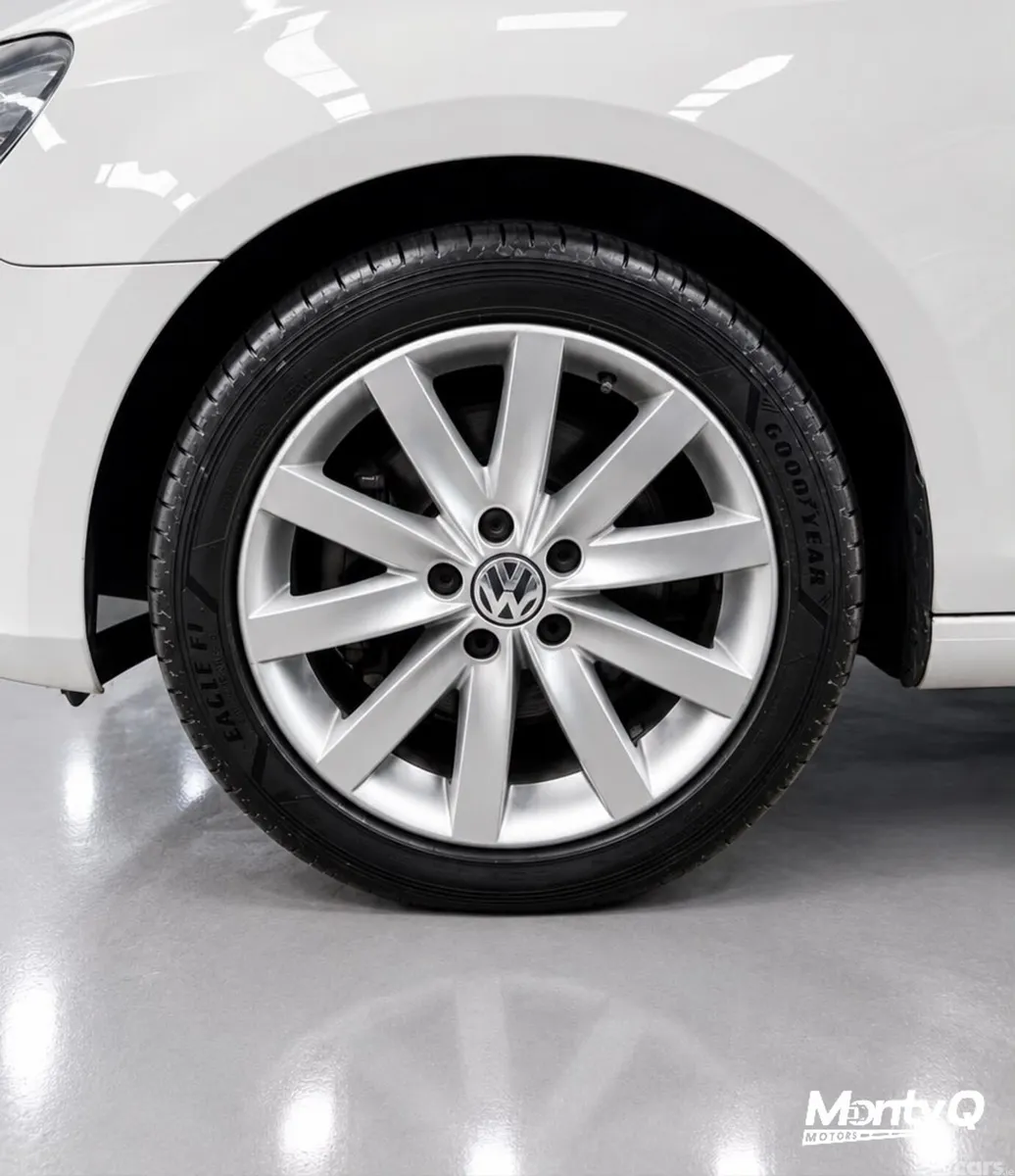 Volkswagen Golf Hatchback, Petrol, 2011, White