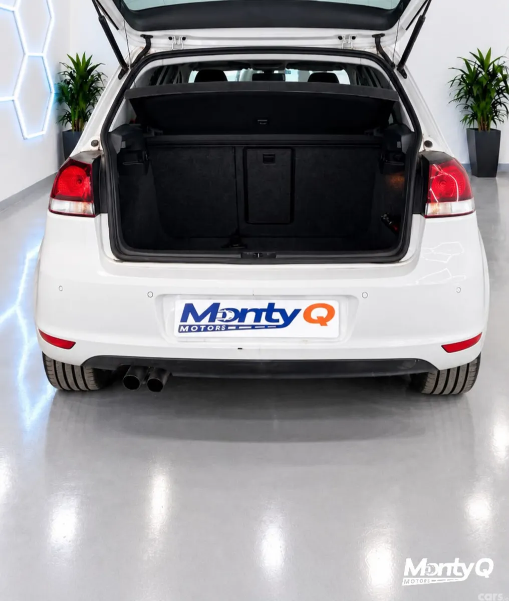 Volkswagen Golf Hatchback, Petrol, 2011, White