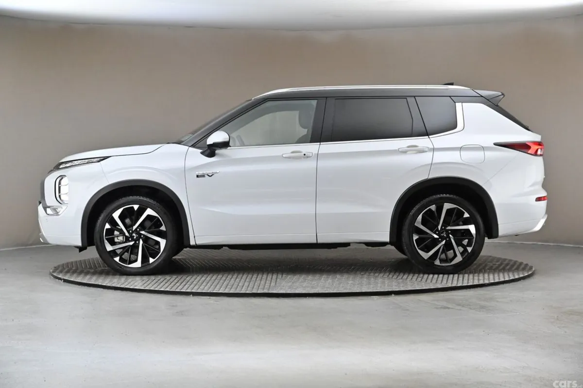 Mitsubishi Outlander SUV, Petrol Plug-in Hybrid, 2023, White