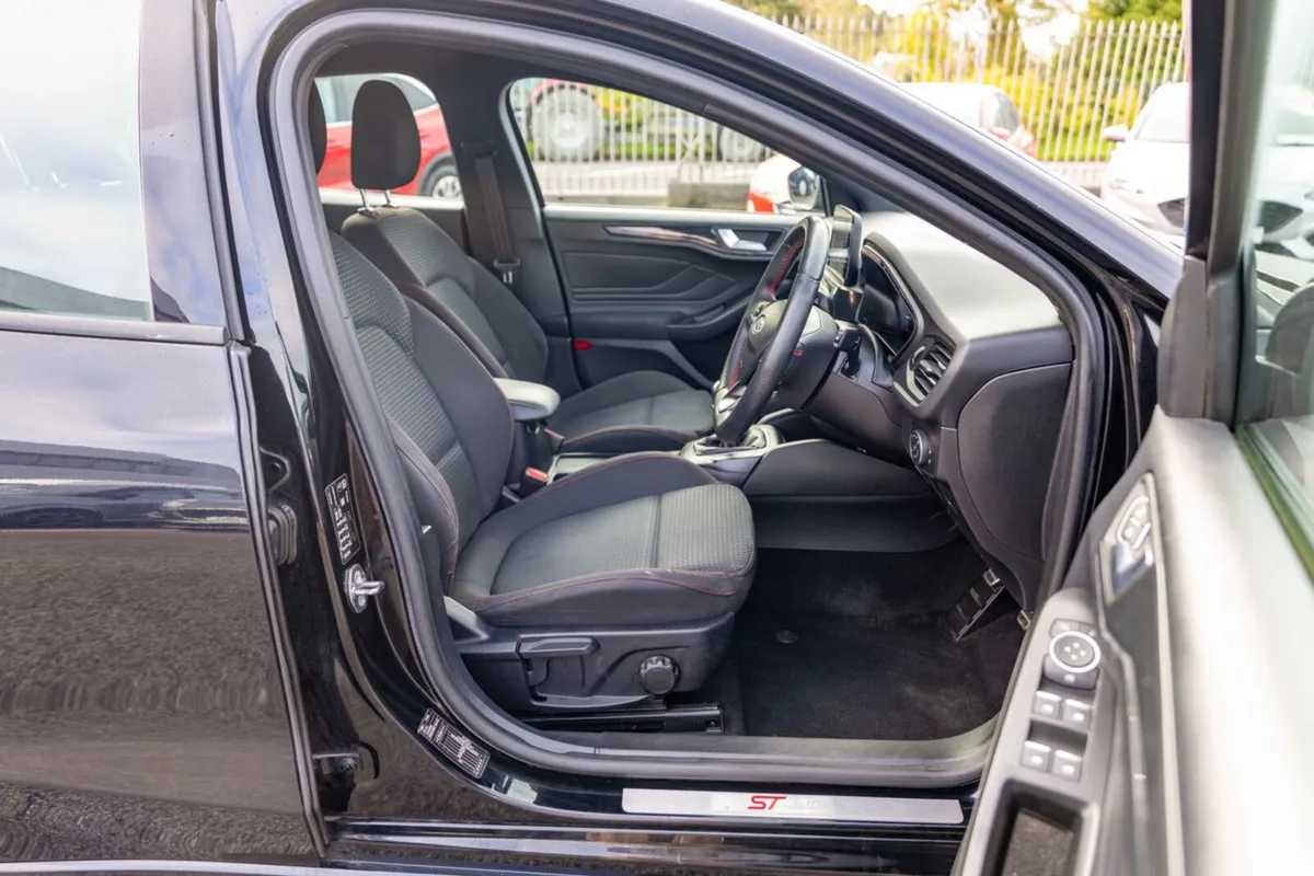Ford Focus Hatchback, Diesel, 2019, Black