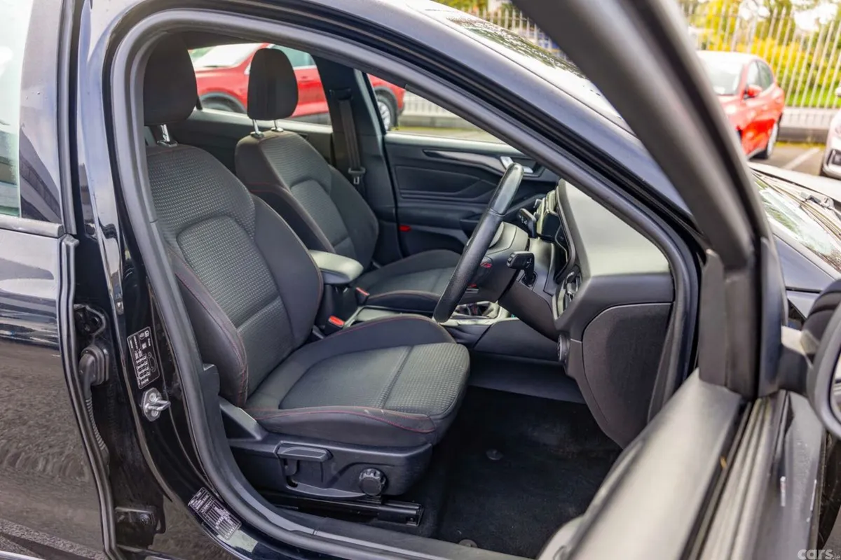 Ford Focus Hatchback, Diesel, 2019, Black