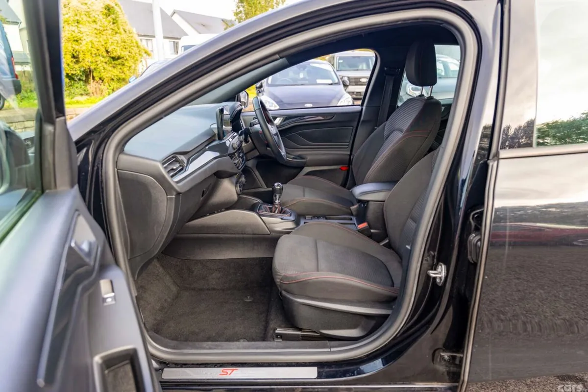 Ford Focus Hatchback, Diesel, 2019, Black