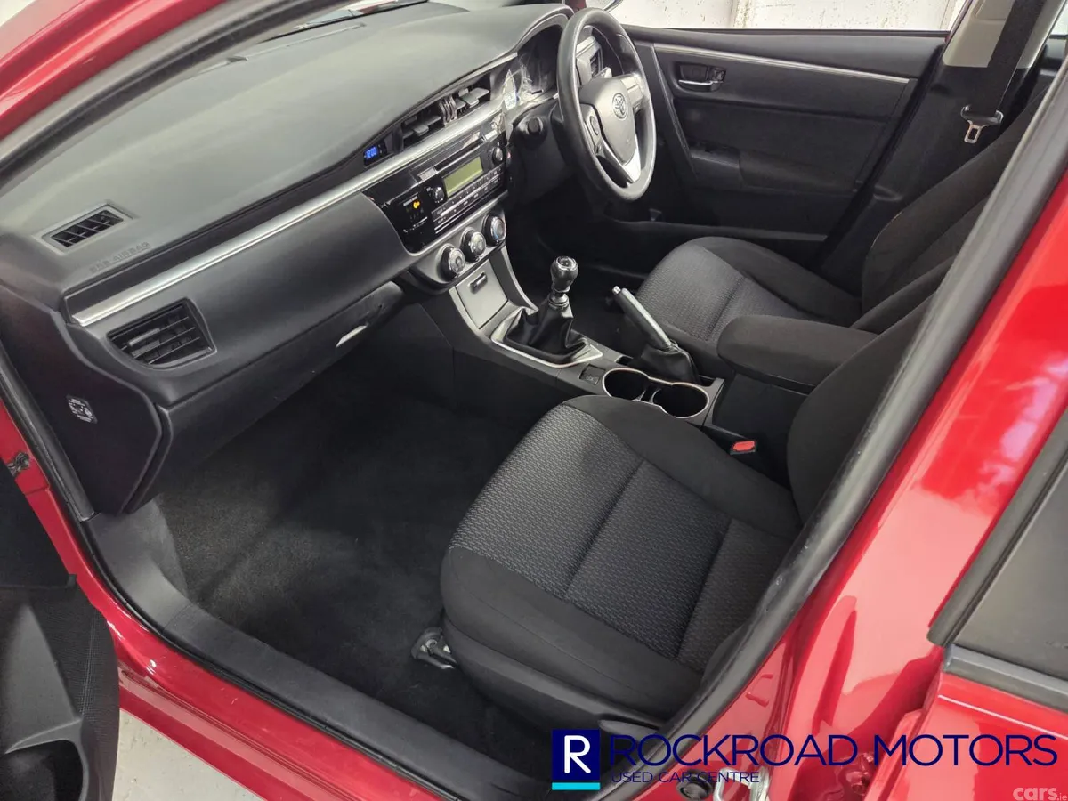 Toyota Corolla Saloon, Diesel, 2015, Red