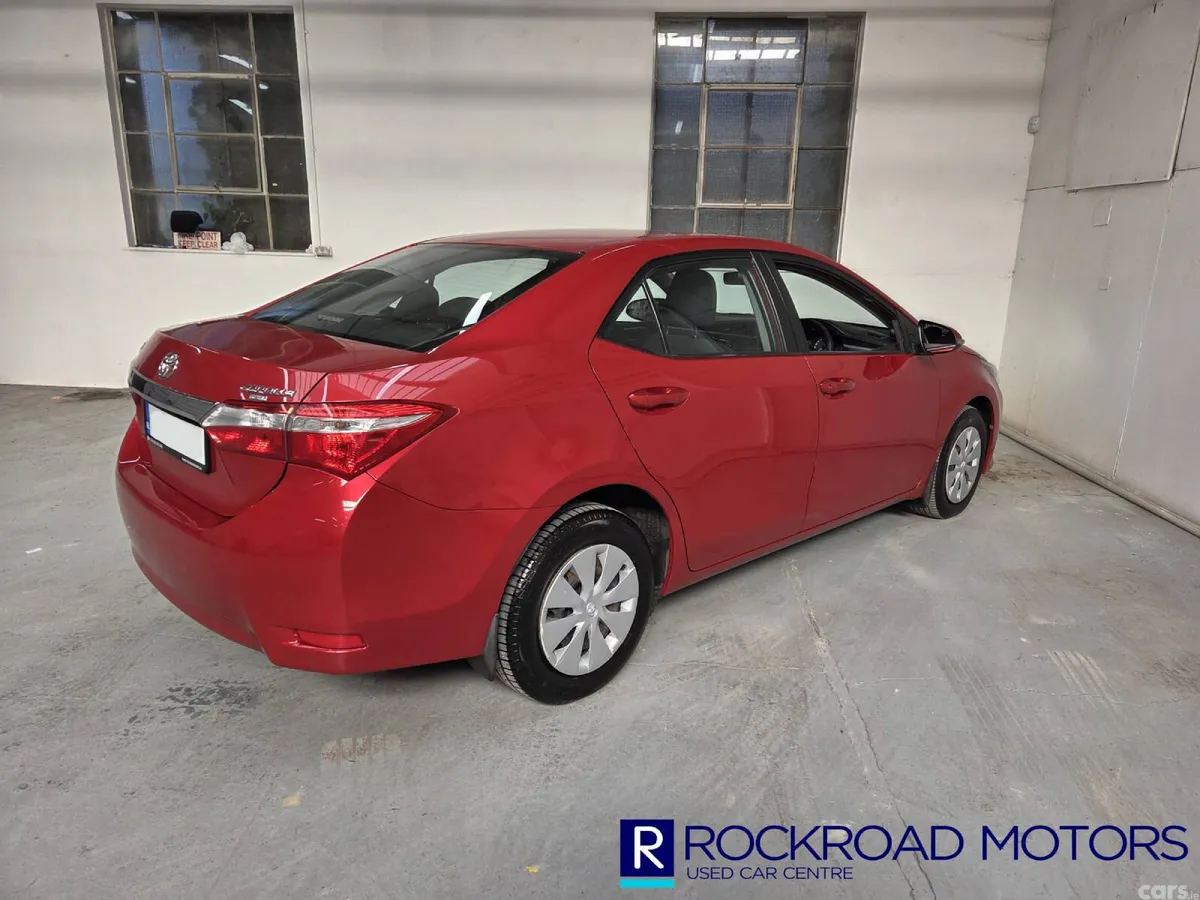 Toyota Corolla Saloon, Diesel, 2015, Red