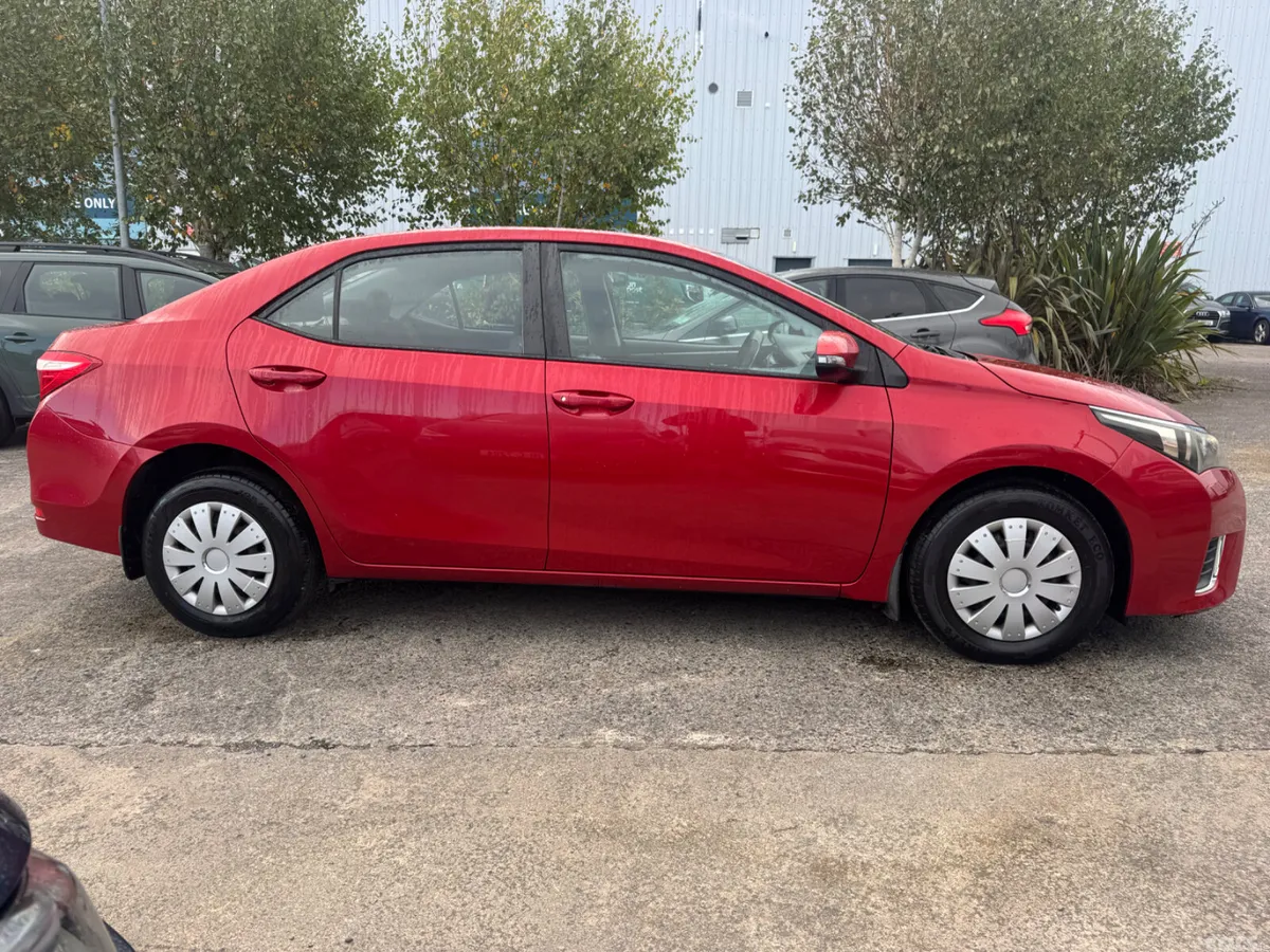 Toyota Corolla Saloon, Diesel, 2014, Red