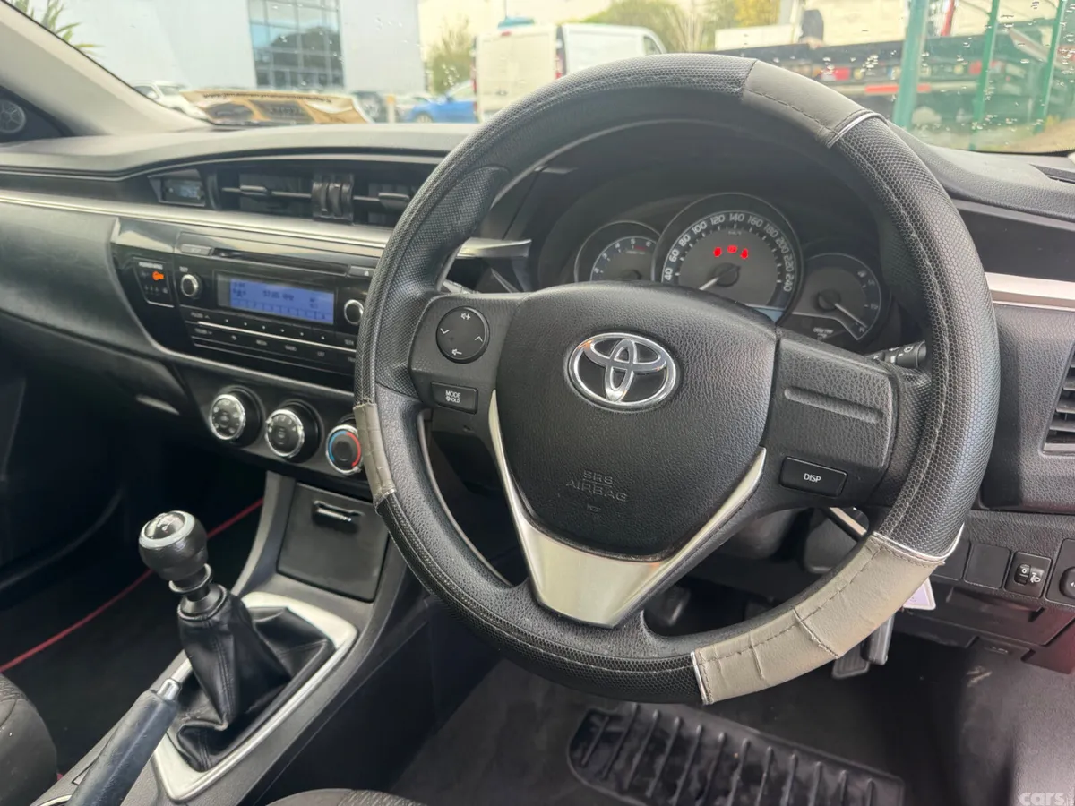 Toyota Corolla Saloon, Diesel, 2014, Red