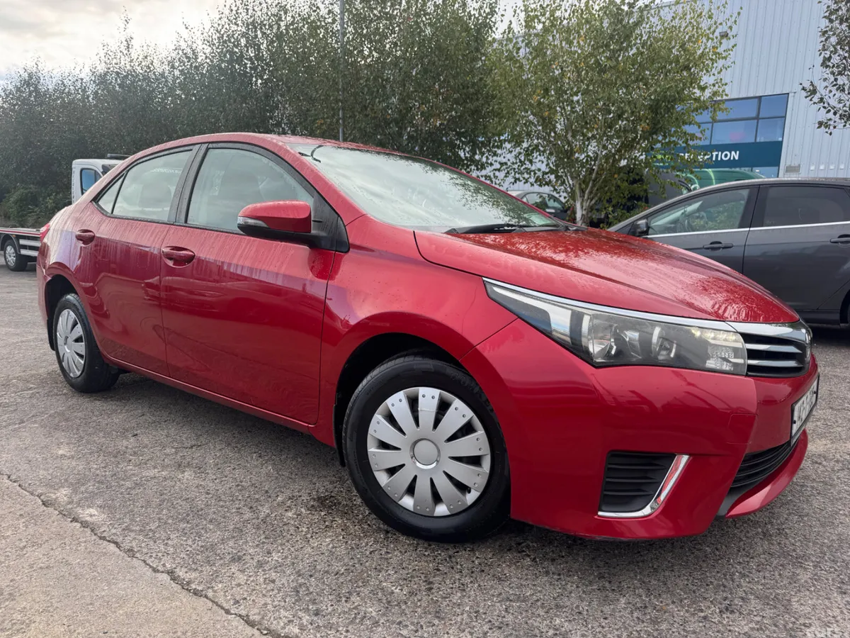 Toyota Corolla Saloon, Diesel, 2014, Red