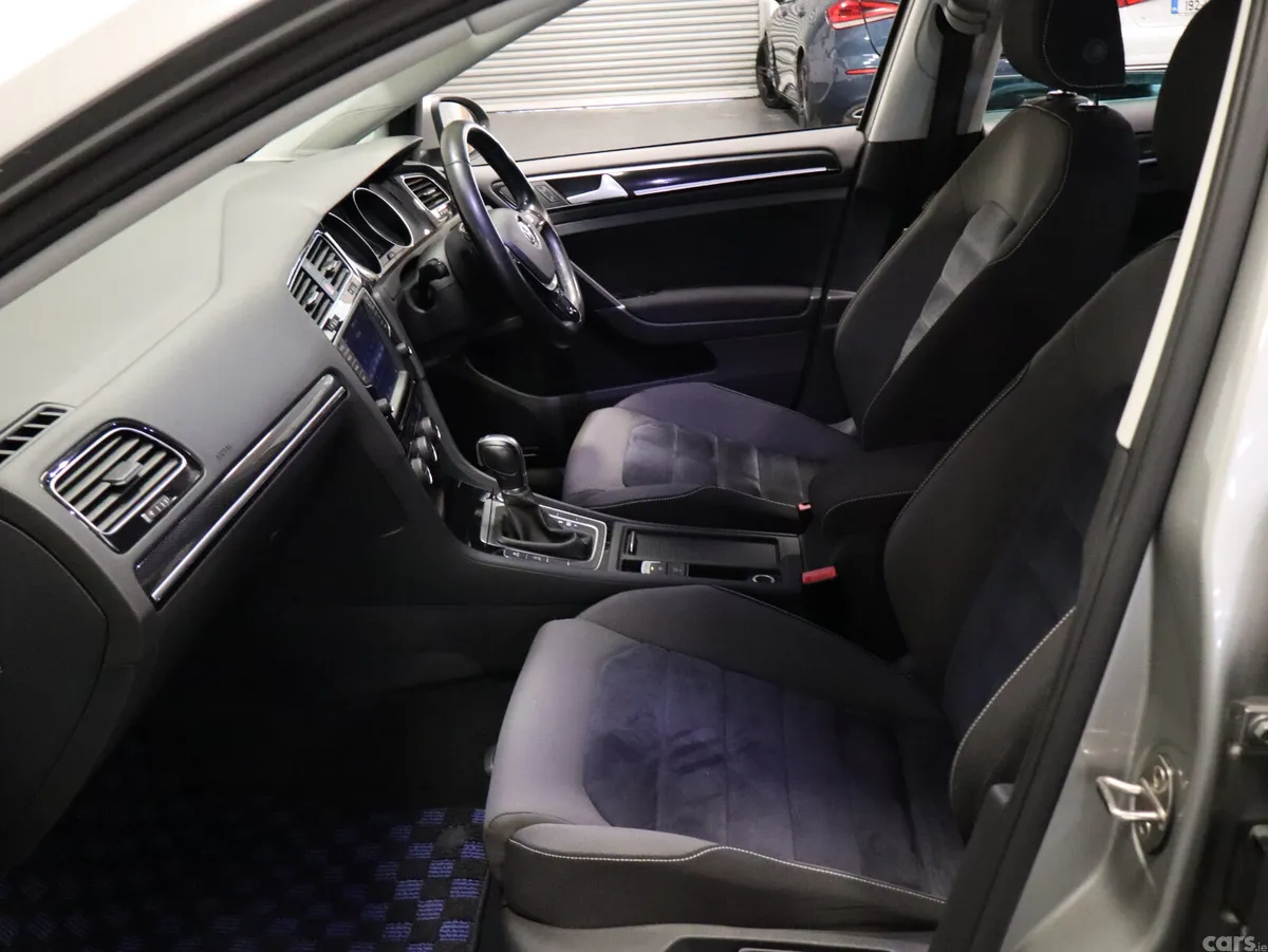 Volkswagen Golf Hatchback, Petrol, 2017, Gold