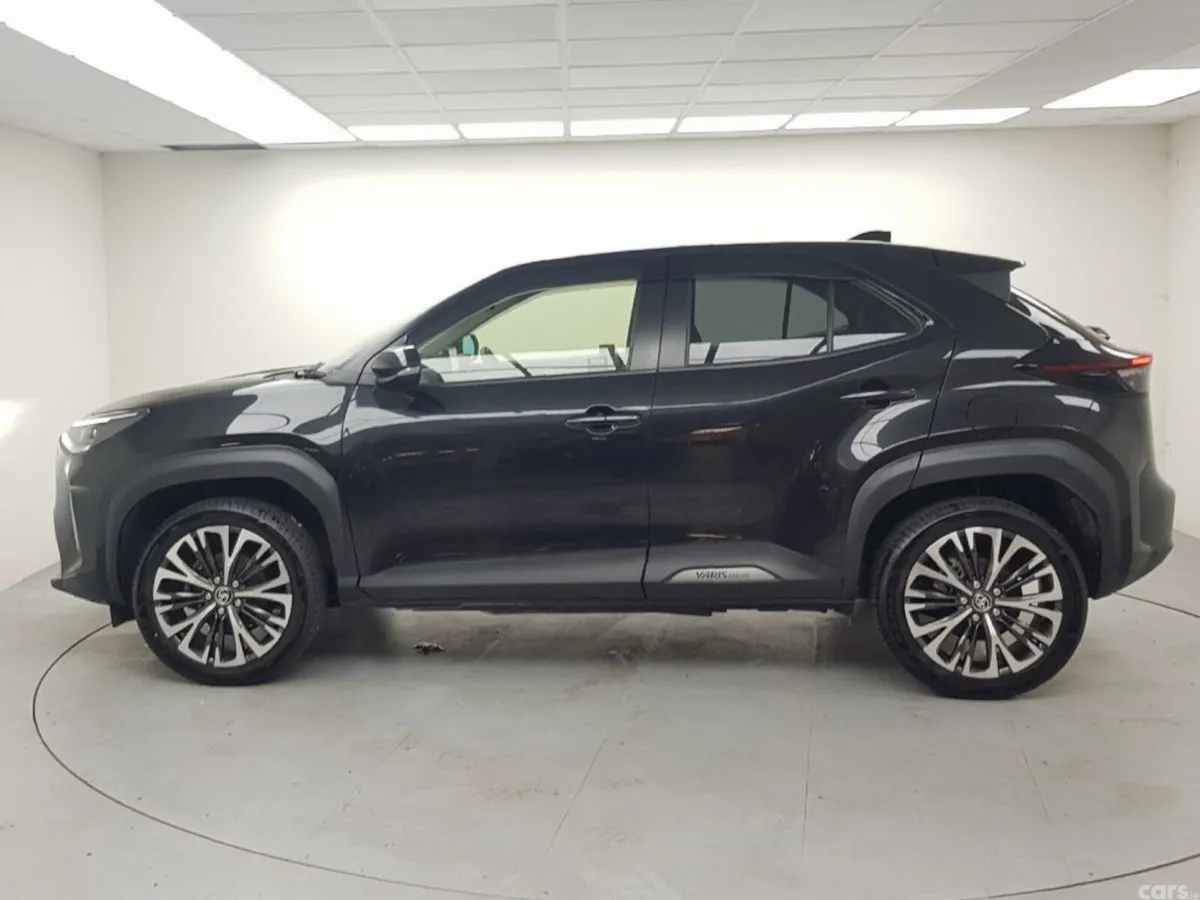 Toyota Yaris Cross Estate, Petrol Hybrid, 2022, Black