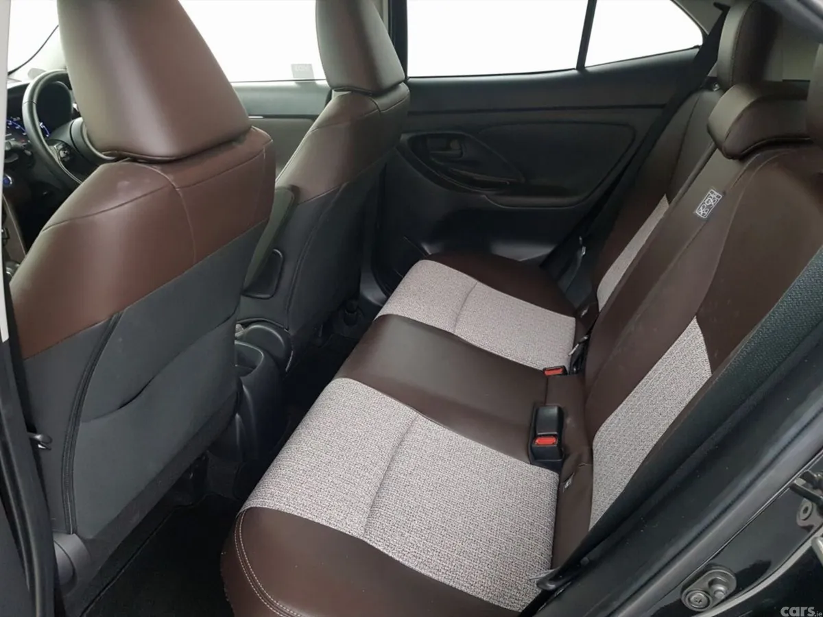 Toyota Yaris Cross Estate, Petrol Hybrid, 2022, Black