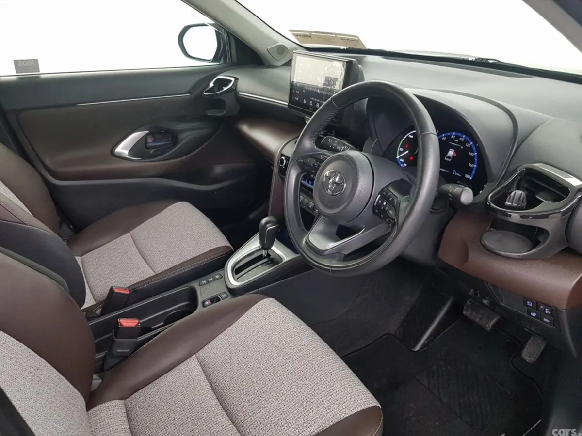 Toyota Yaris Cross Estate, Petrol Hybrid, 2022, Black