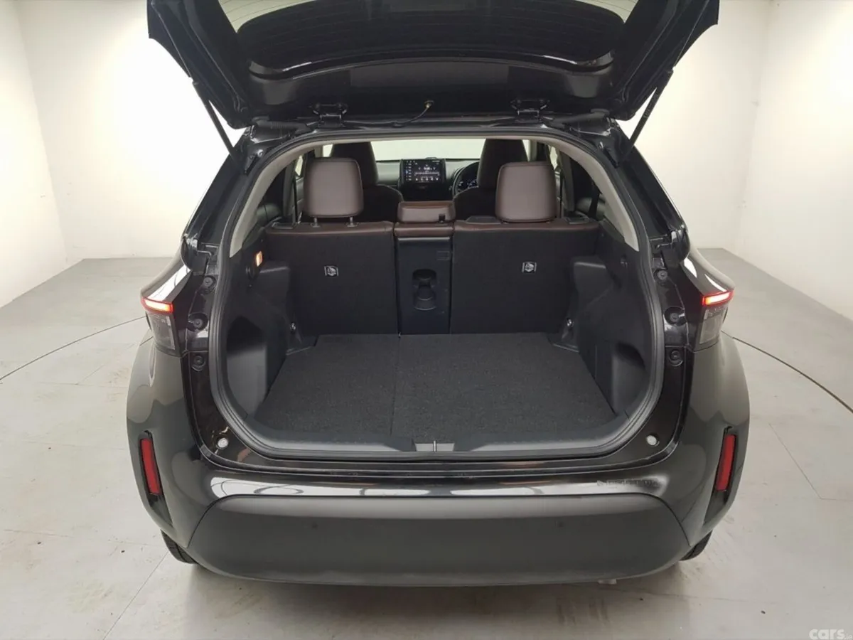 Toyota Yaris Cross Estate, Petrol Hybrid, 2022, Black