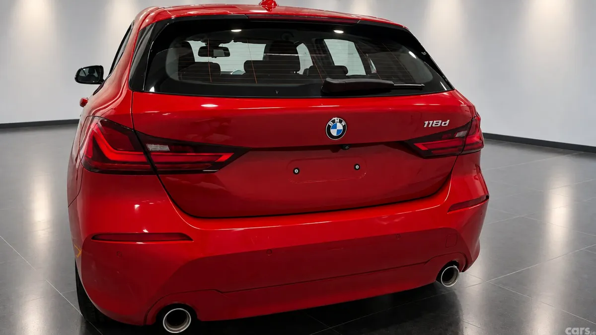BMW 1-Series Hatchback, Diesel, 2021, Red
