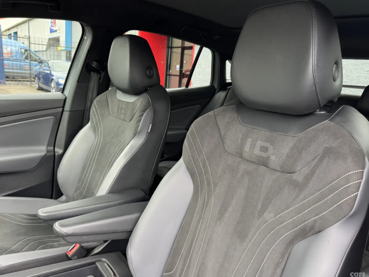 Volkswagen ID.5 SUV, Electric, 2023, Grey