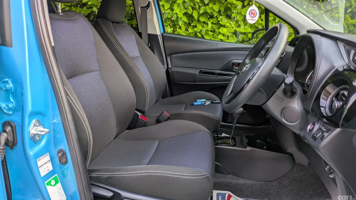 Toyota Yaris Hatchback, Petrol, 2018, Blue