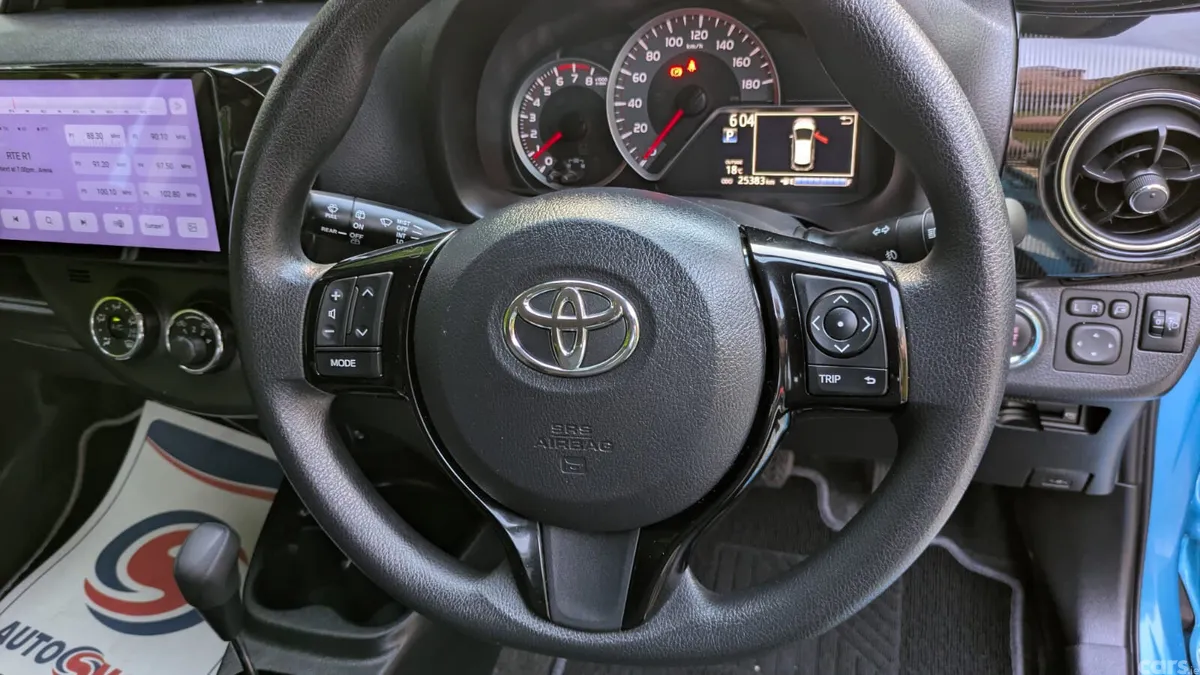 Toyota Yaris Hatchback, Petrol, 2018, Blue