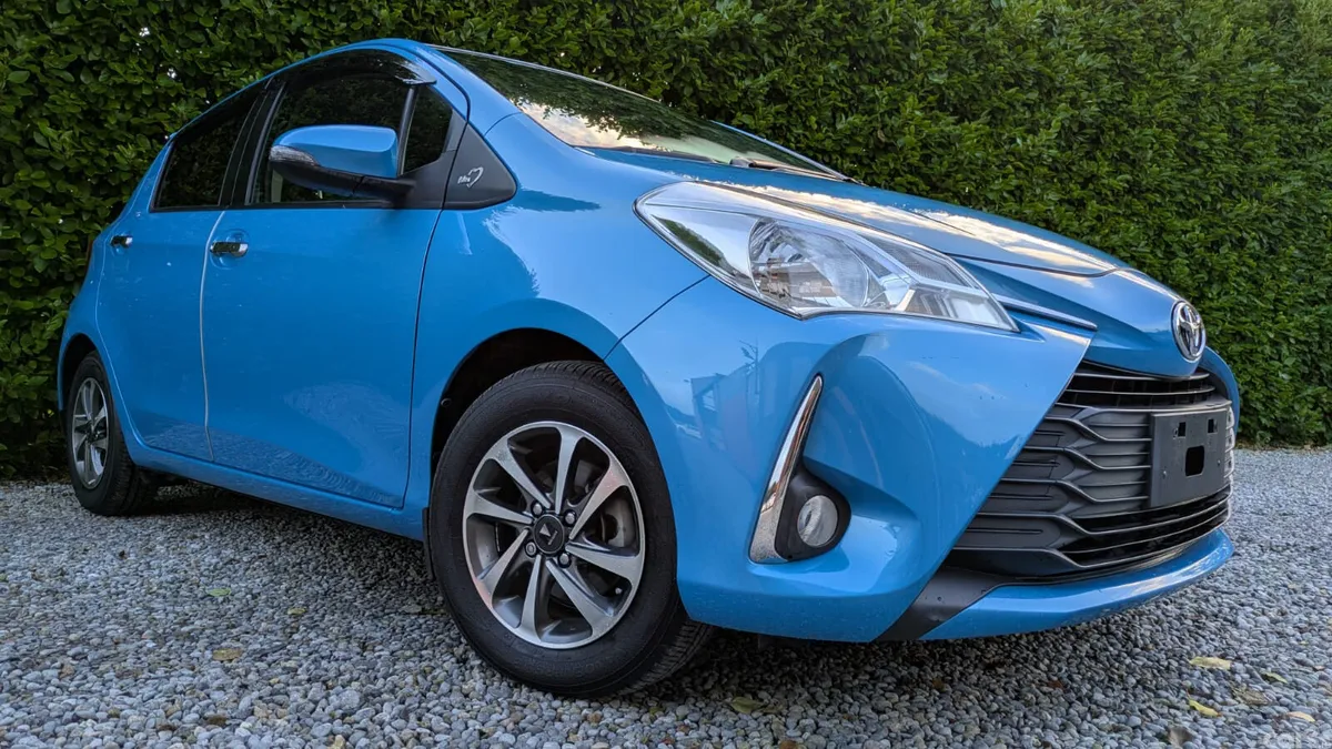 Toyota Yaris Hatchback, Petrol, 2018, Blue