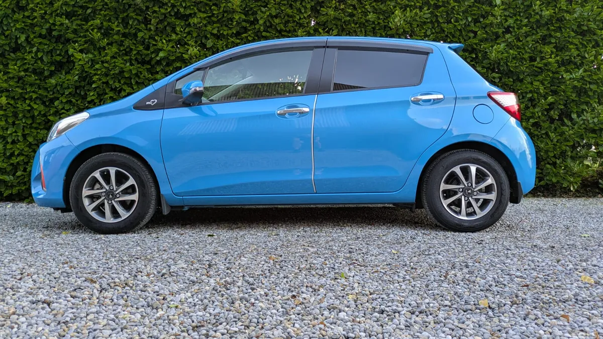Toyota Yaris Hatchback, Petrol, 2018, Blue