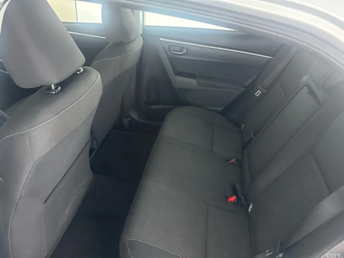 Toyota Corolla Saloon, Diesel, 2017, Grey