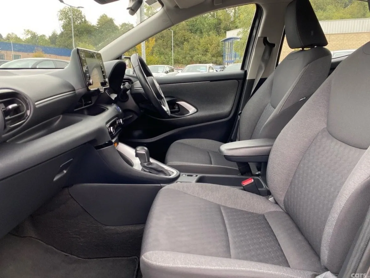 Toyota Yaris Hatchback, Petrol Hybrid, 2021, Grey