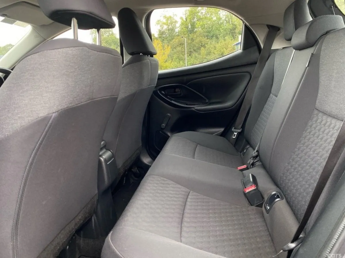 Toyota Yaris Hatchback, Petrol Hybrid, 2021, Grey