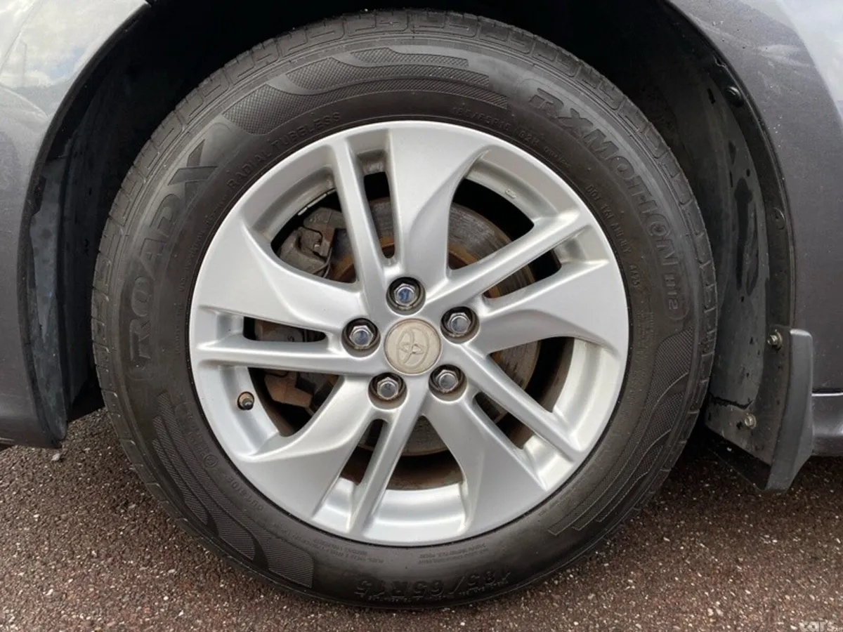 Toyota Yaris Hatchback, Petrol Hybrid, 2021, Grey
