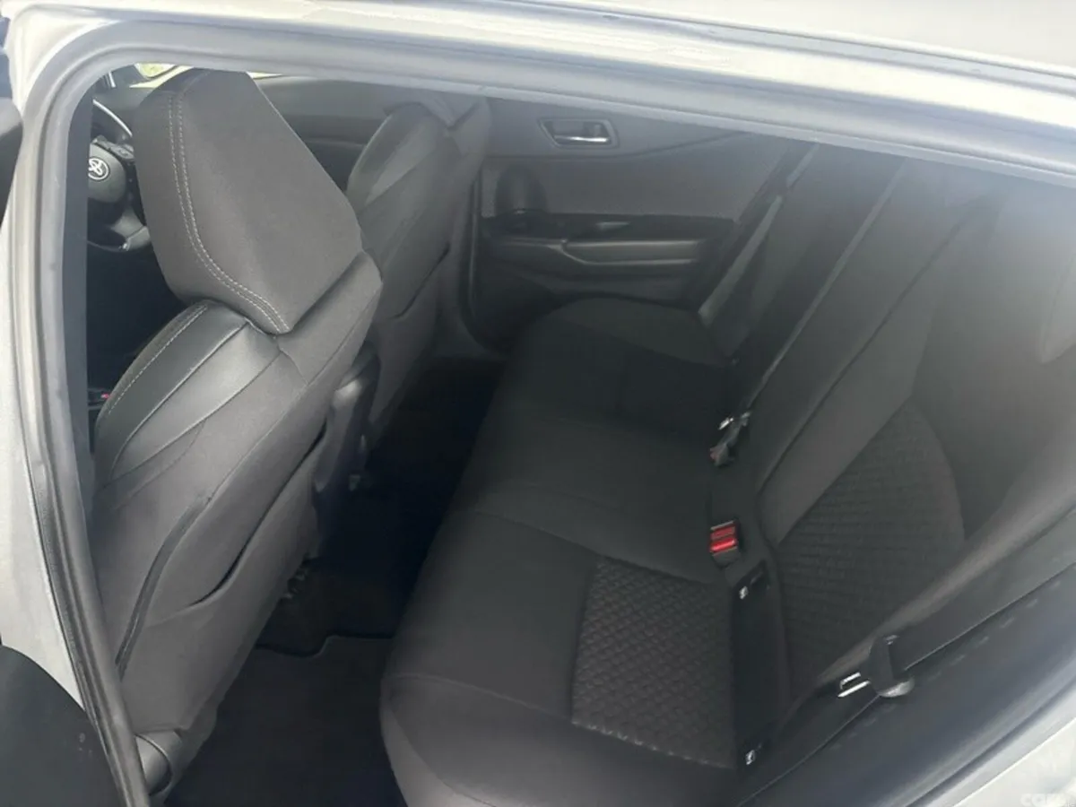 Toyota C-HR SUV, Petrol Hybrid, 2022, Silver