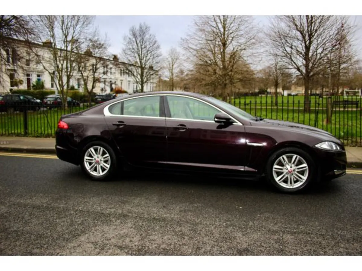 Jaguar XF Saloon, Diesel, 2015, Red