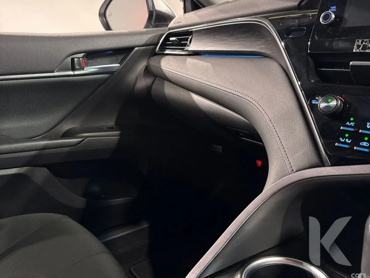 Toyota Camry Saloon, Petrol Hybrid, 2022, White