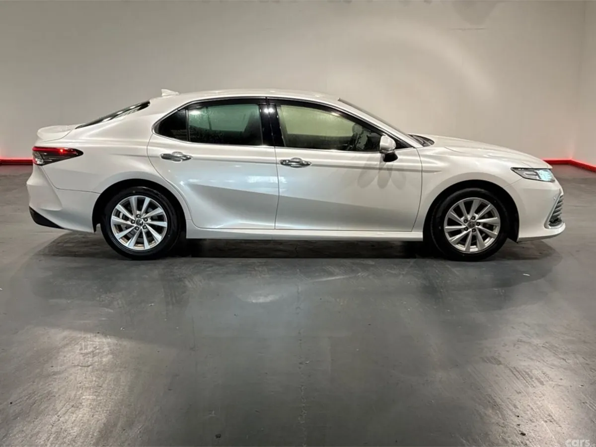 Toyota Camry Saloon, Petrol Hybrid, 2022, White