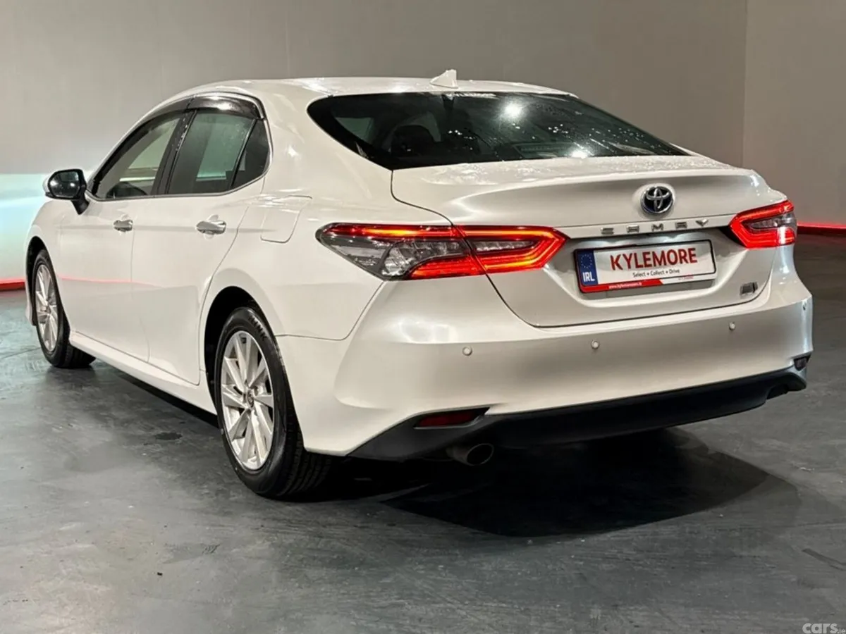 Toyota Camry Saloon, Petrol Hybrid, 2022, White