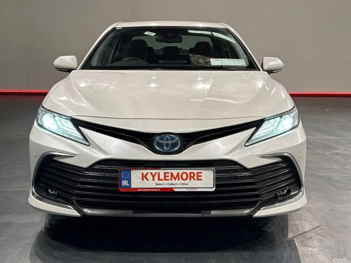 Toyota Camry Saloon, Petrol Hybrid, 2022, White