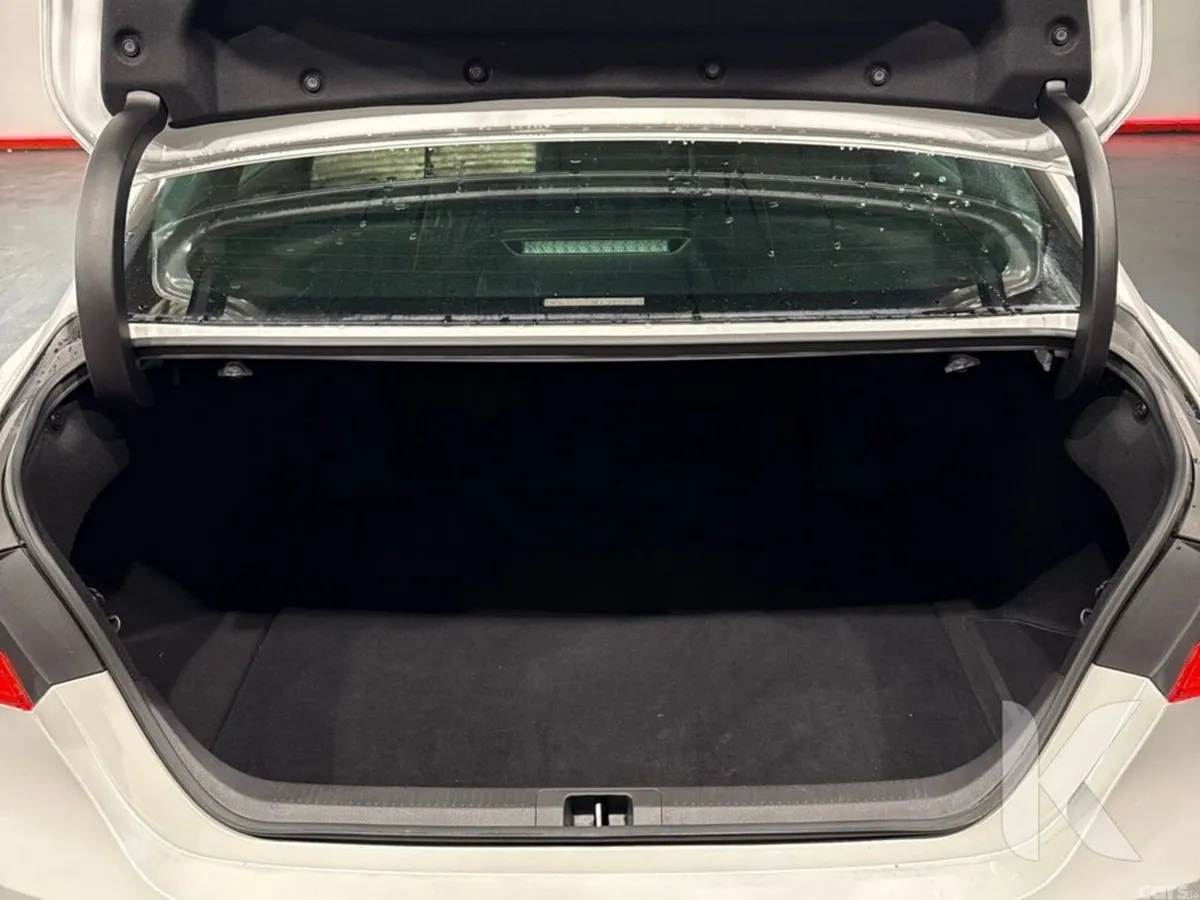 Toyota Camry Saloon, Petrol Hybrid, 2022, White