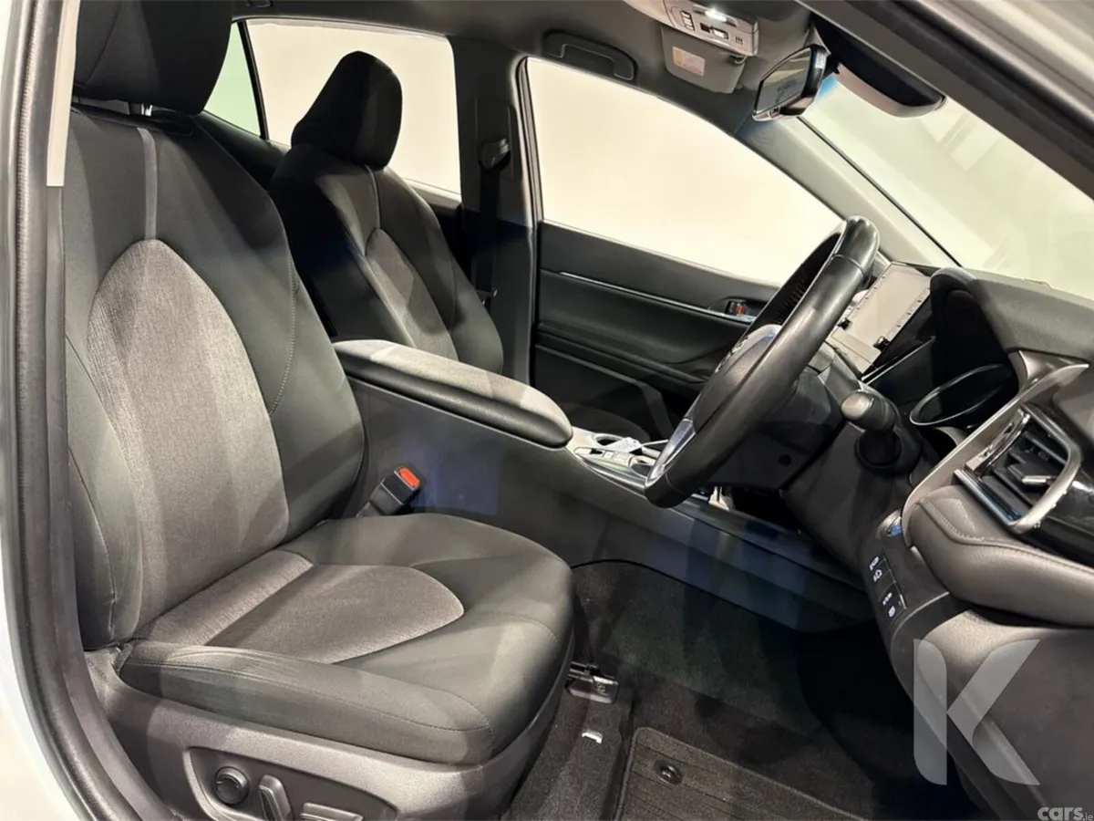 Toyota Camry Saloon, Petrol Hybrid, 2022, White