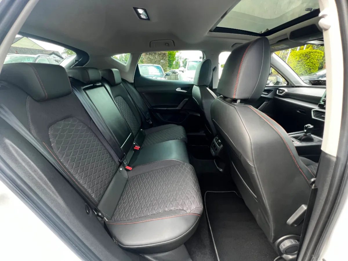 SEAT Leon Hatchback, Petrol, 2021, White