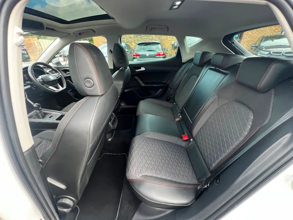 SEAT Leon Hatchback, Petrol, 2021, White