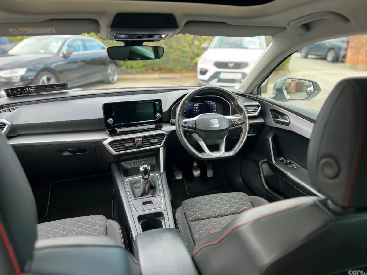 SEAT Leon Hatchback, Petrol, 2021, White
