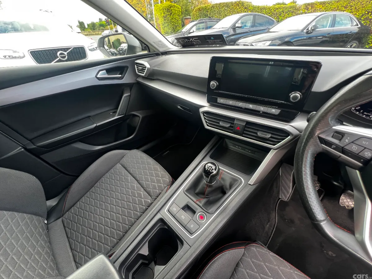 SEAT Leon Hatchback, Petrol, 2021, White