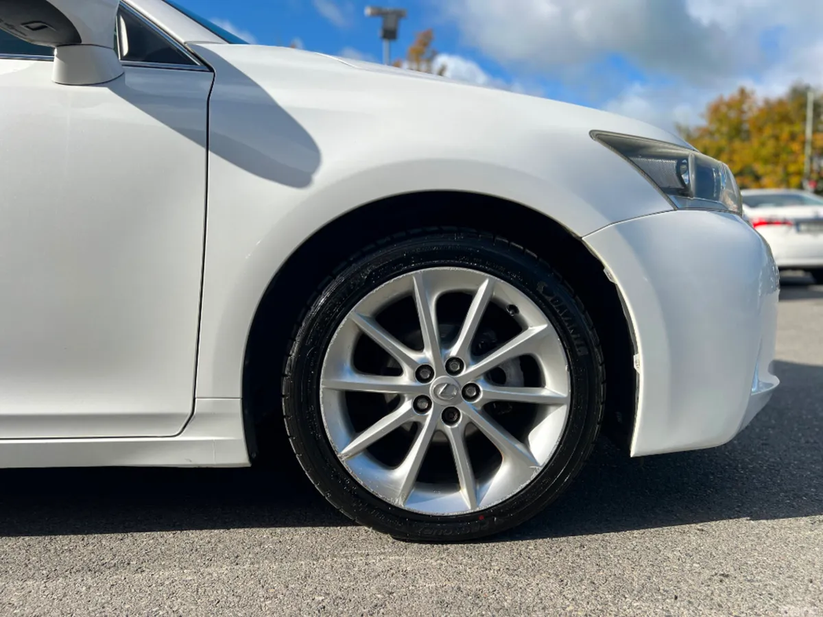 Lexus CT Hatchback, Petrol Hybrid, 2012, White