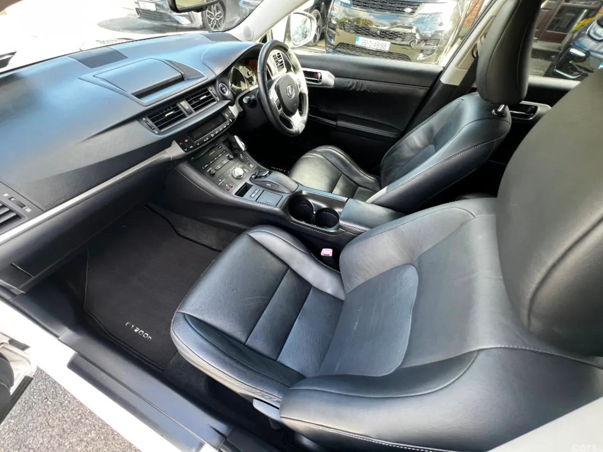 Lexus CT Hatchback, Petrol Hybrid, 2012, White