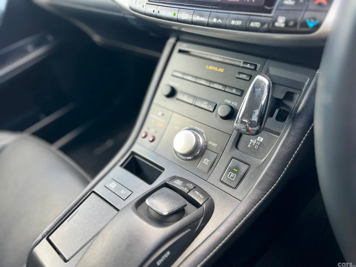 Lexus CT Hatchback, Petrol Hybrid, 2012, White